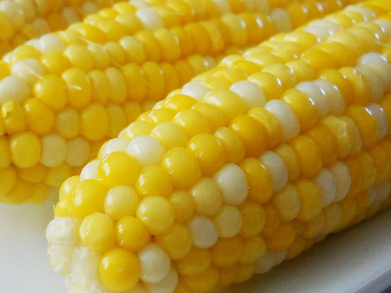 Microwave Corn on the Cob in the Husk