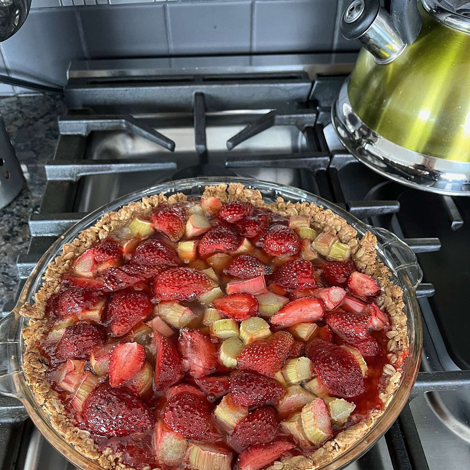 Rhubarb and Strawberry Crisp
