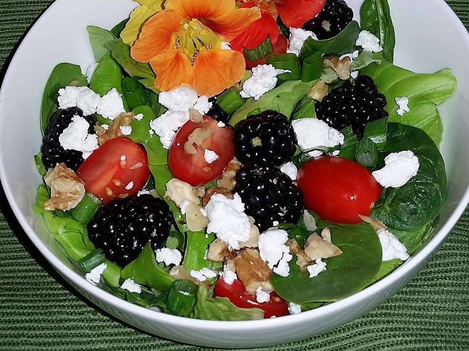 Blackberry Spinach Salad